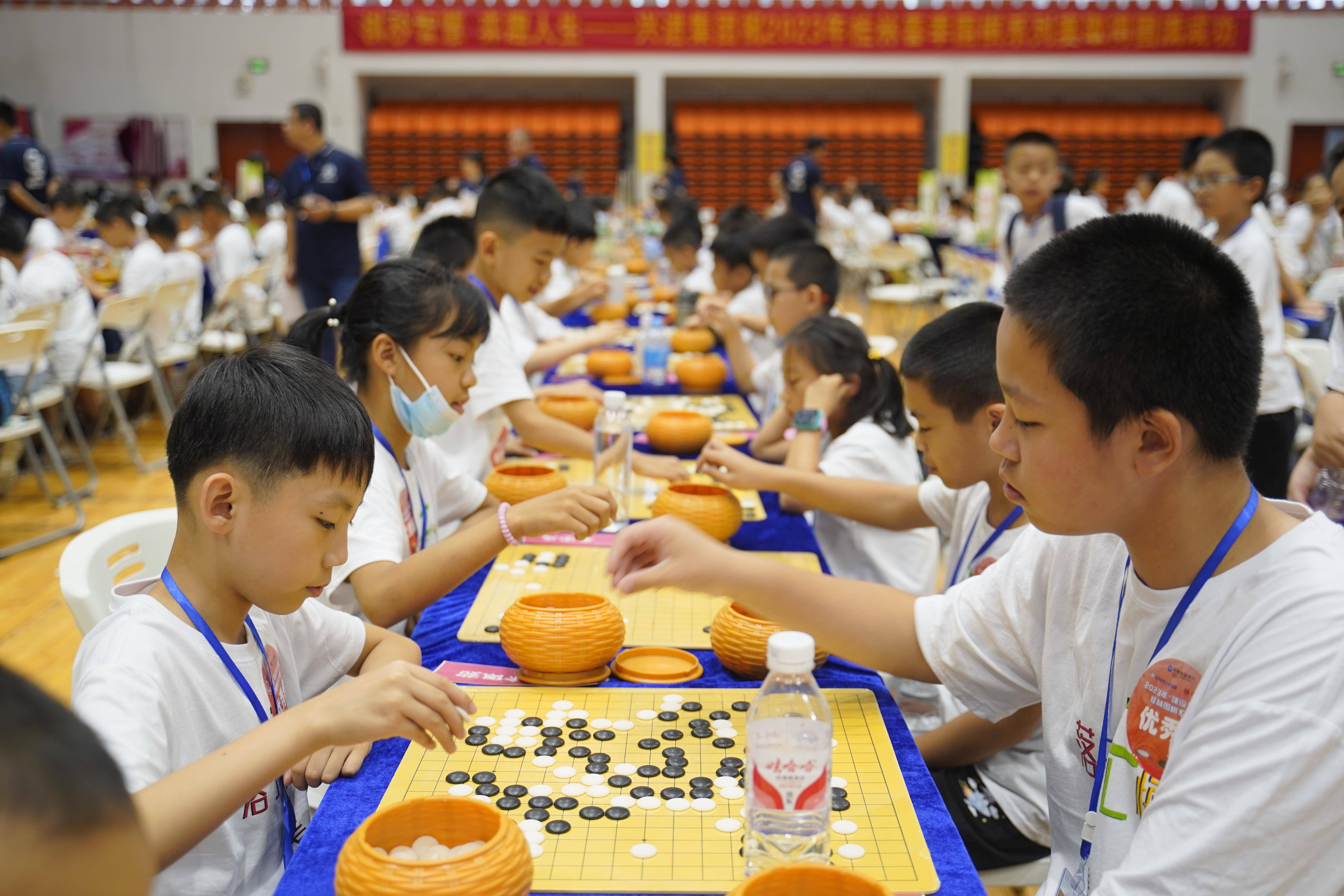 运动员高座南方，比赛场上博弈激烈